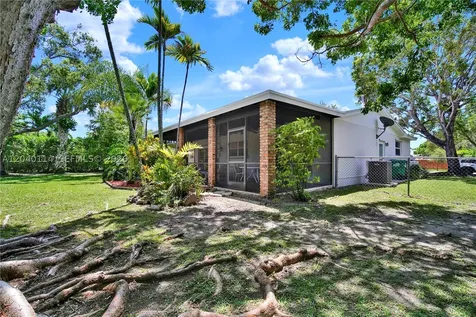 10435 SW 96th Street Miami FL 33176