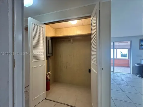 2341 SW 84th Avenue Davie FL 33324