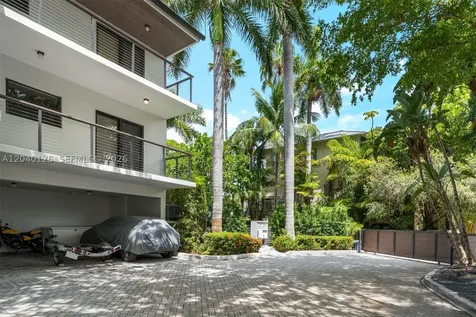 3560 W Fairview Street Miami FL 33133