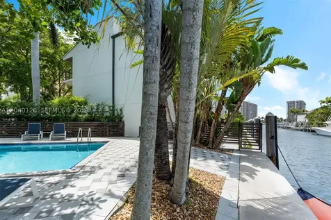 3560 W Fairview Street Miami FL 33133