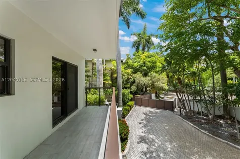 3560 W Fairview Street Miami FL 33133