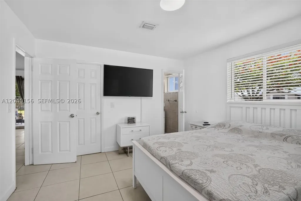 2220 N 40th Avenue Hollywood FL 33021