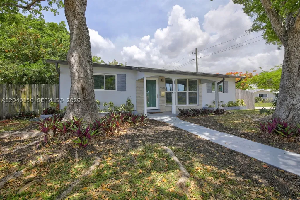 2220 N 40th Avenue Hollywood FL 33021