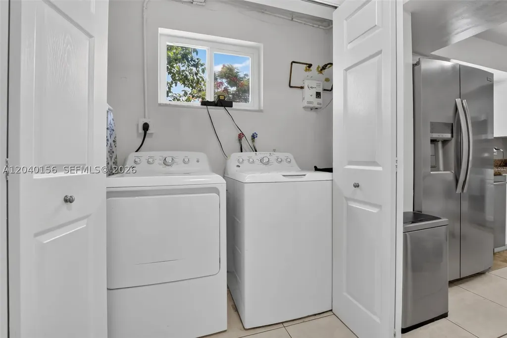 2220 N 40th Avenue Hollywood FL 33021