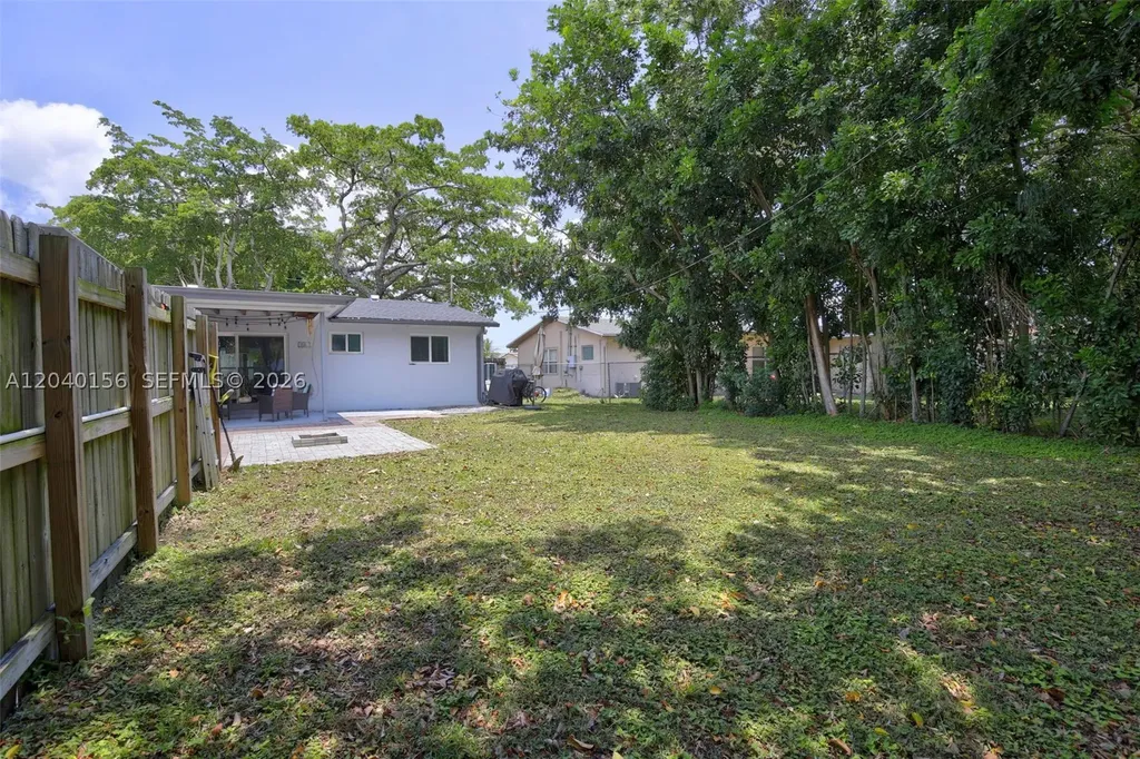 2220 N 40th Avenue Hollywood FL 33021