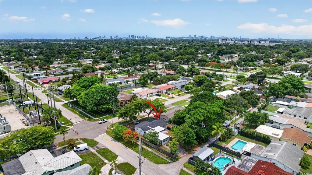 2220 N 40th Avenue Hollywood FL 33021