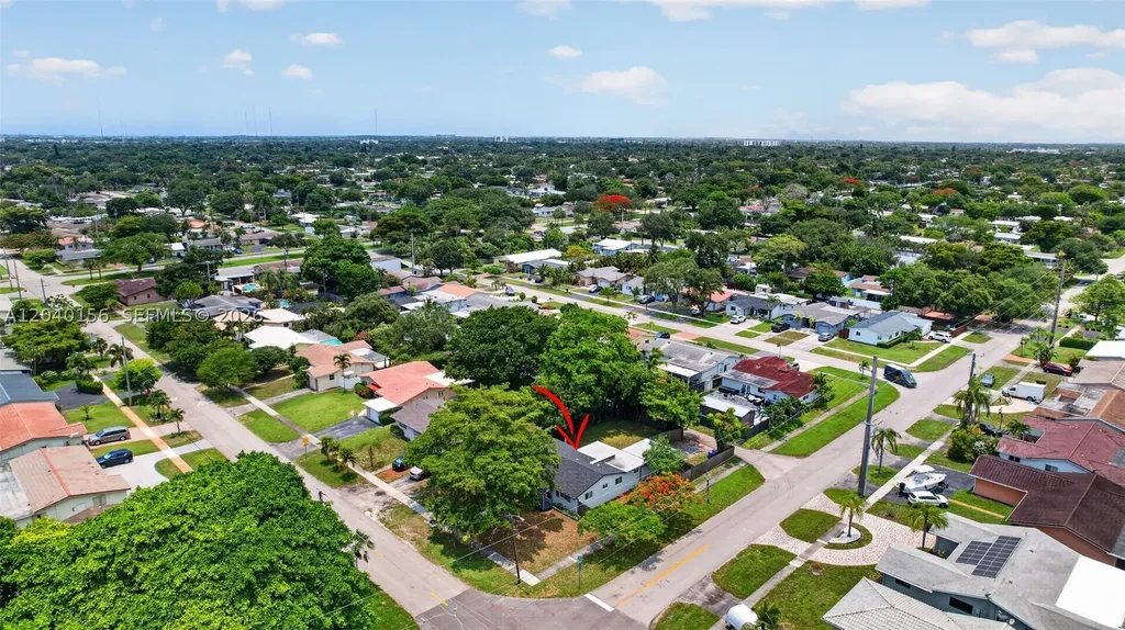 2220 N 40th Avenue Hollywood FL 33021