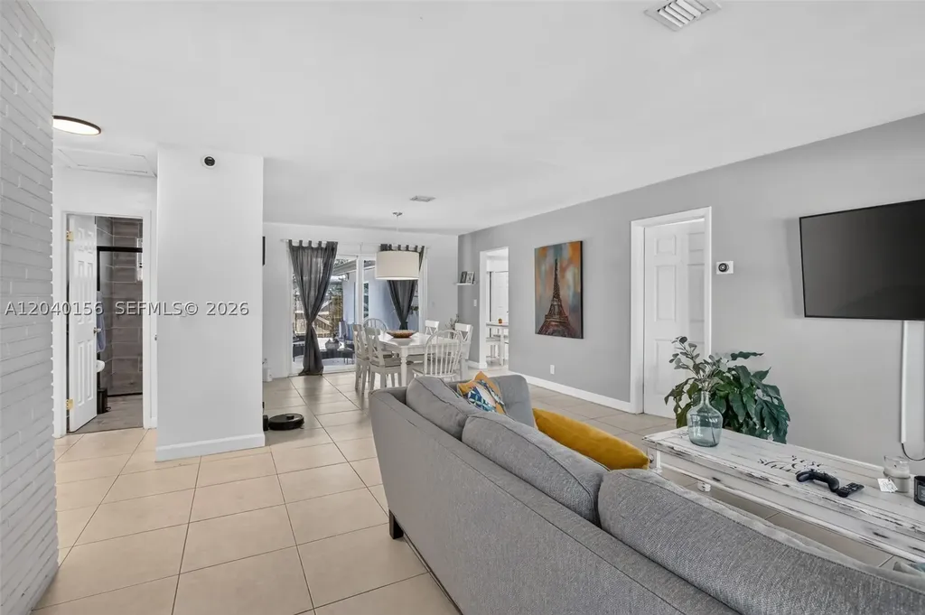 2220 N 40th Avenue Hollywood FL 33021