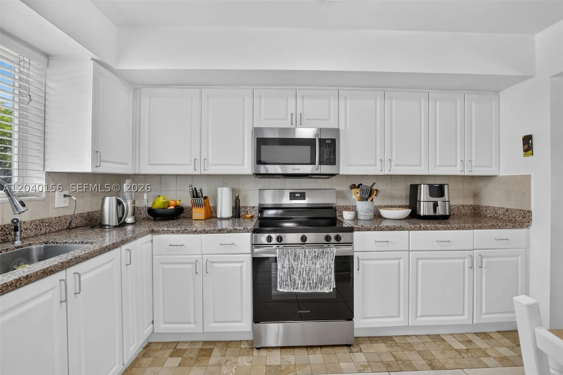2220 N 40th Avenue Hollywood FL 33021