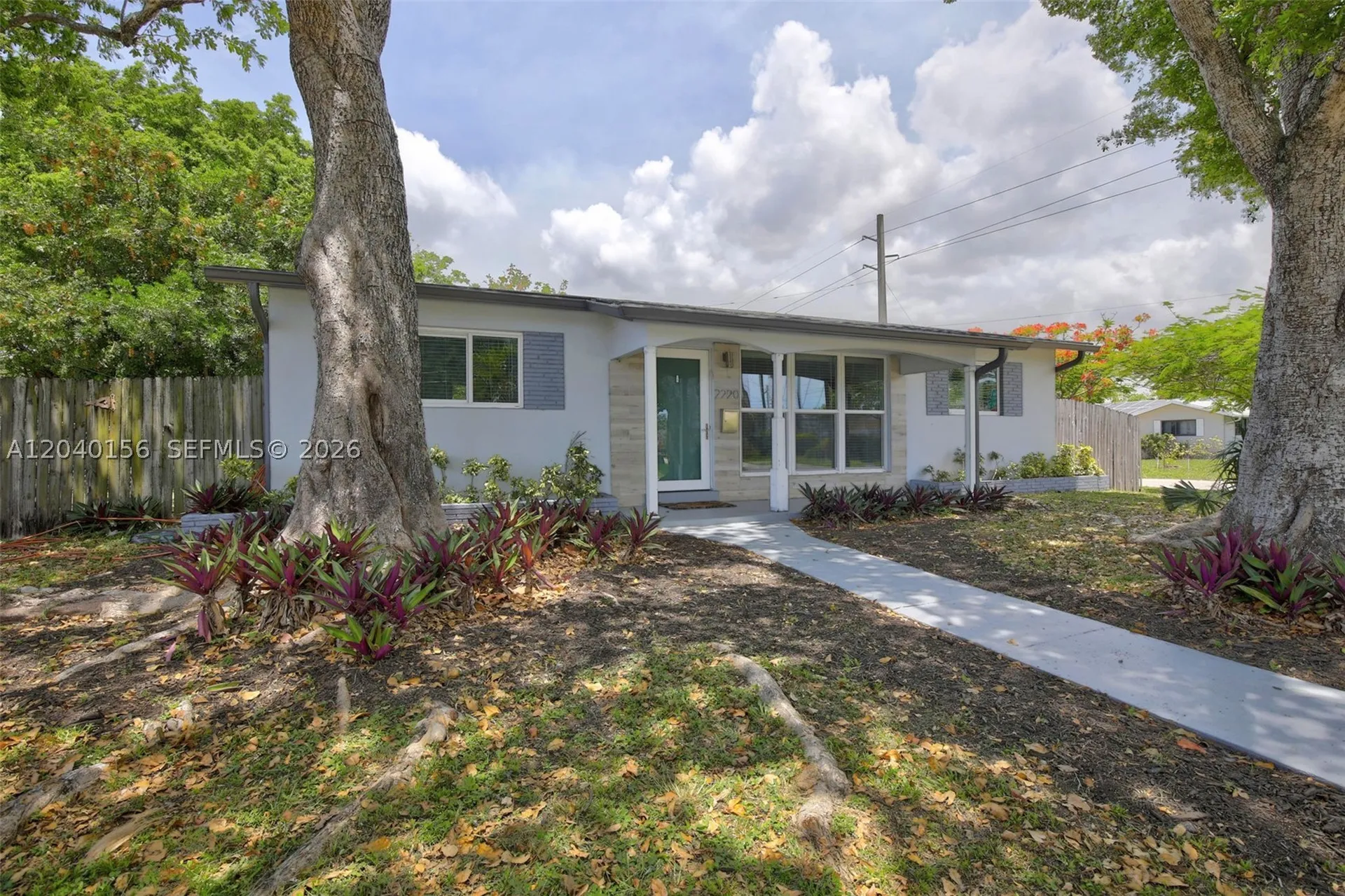 2220 N 40th Avenue Hollywood FL 33021