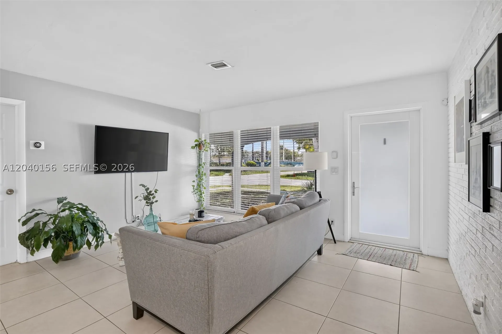 2220 N 40th Avenue Hollywood FL 33021