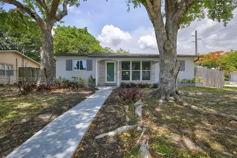 2220 N 40th Avenue Hollywood FL 33021