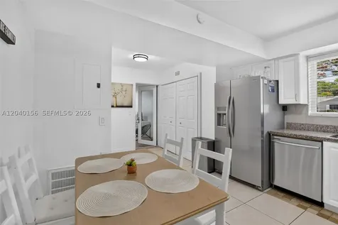 2220 N 40th Avenue Hollywood FL 33021