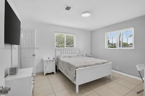 2220 N 40th Avenue Hollywood FL 33021