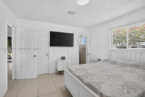 2220 N 40th Avenue Hollywood FL 33021