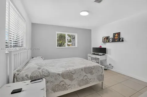 2220 N 40th Avenue Hollywood FL 33021