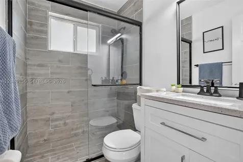 2220 N 40th Avenue Hollywood FL 33021
