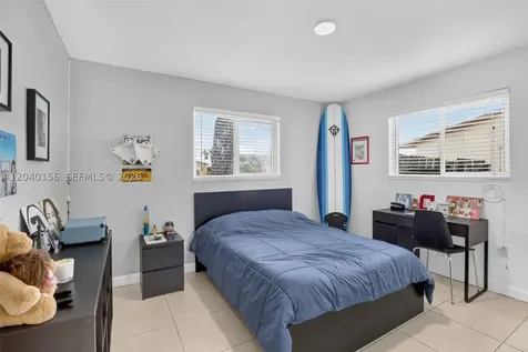 2220 N 40th Avenue Hollywood FL 33021