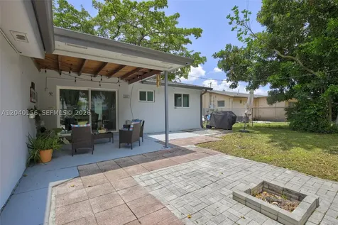 2220 N 40th Avenue Hollywood FL 33021