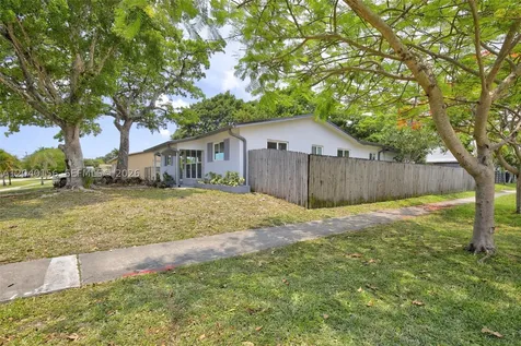 2220 N 40th Avenue Hollywood FL 33021