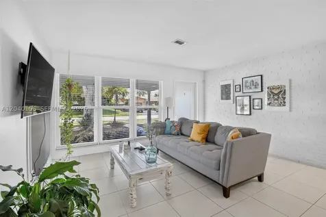 2220 N 40th Avenue Hollywood FL 33021