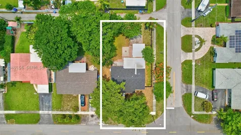 2220 N 40th Avenue Hollywood FL 33021