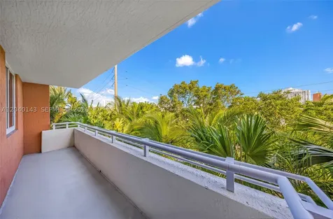 2775 NE 187th Street Aventura FL 33180