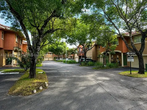 31 SE 3 Hallandale Beach FL 33009