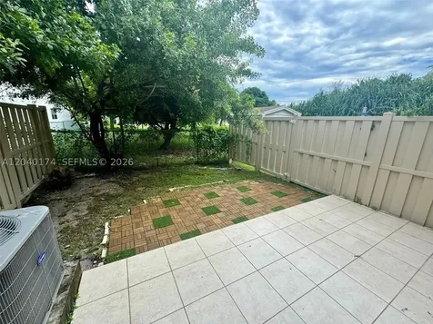 31 SE 3 Hallandale Beach FL 33009