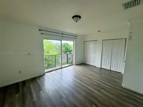 31 SE 3 Hallandale Beach FL 33009