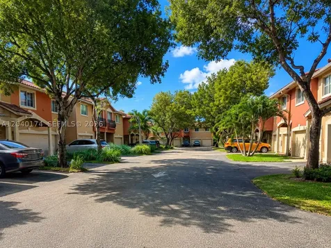 31 SE 3 Hallandale Beach FL 33009