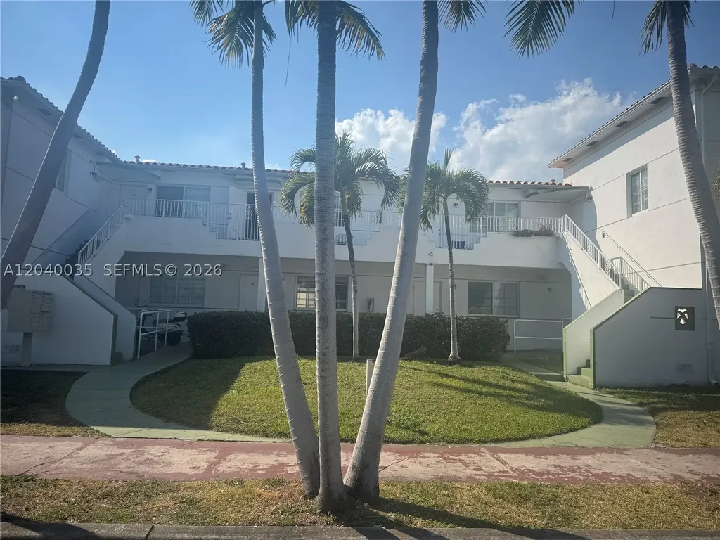 7130 Rue Versailles Miami Beach FL 33141