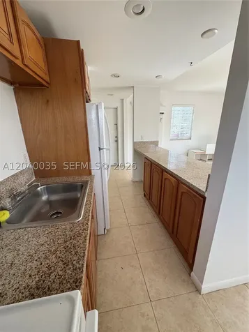 7130 Rue Versailles Miami Beach FL 33141