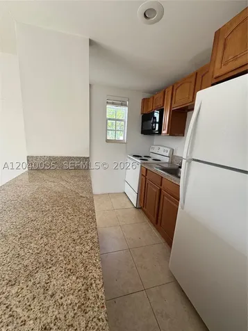 7130 Rue Versailles Miami Beach FL 33141