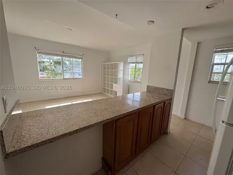 7130 Rue Versailles Miami Beach FL 33141