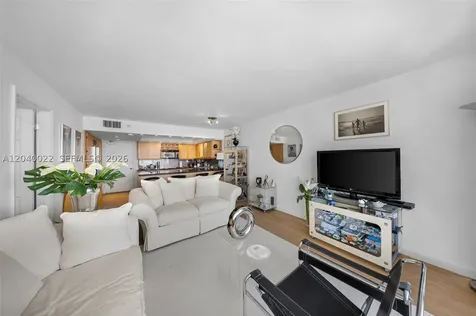 465 Ocean Drive Miami Beach FL 33139