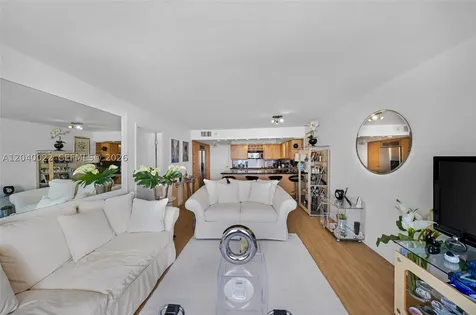 465 Ocean Drive Miami Beach FL 33139