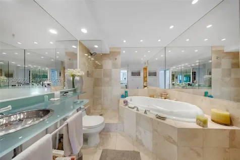 465 Ocean Drive Miami Beach FL 33139