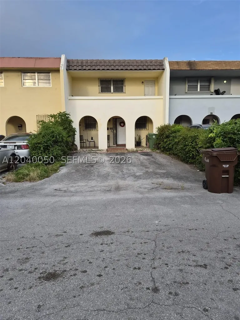 6945 W 2nd Way Hialeah FL 33014