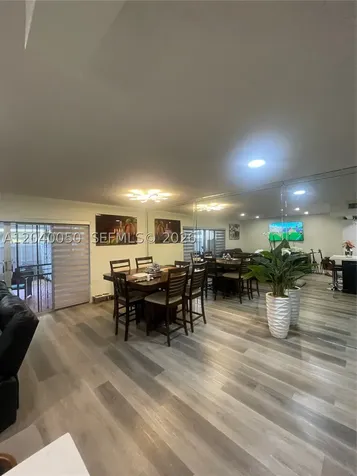 6945 W 2nd Way Hialeah FL 33014