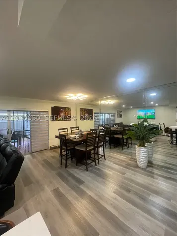 6945 W 2nd Way Hialeah FL 33014