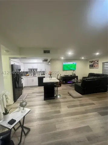 6945 W 2nd Way Hialeah FL 33014