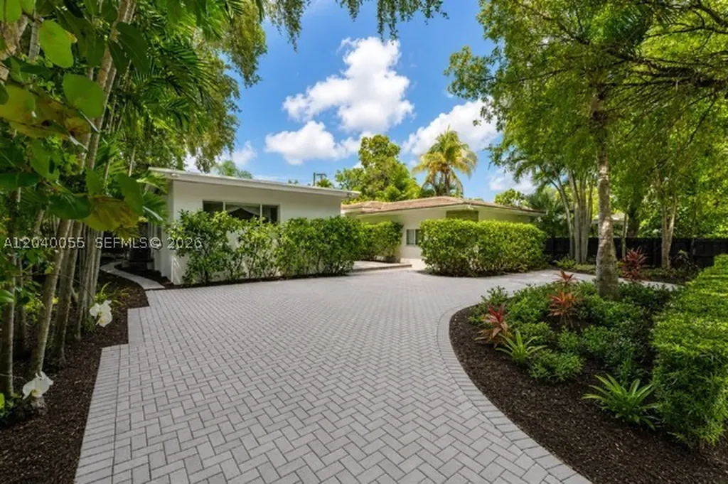 8 Pinta Road Miami FL 33133