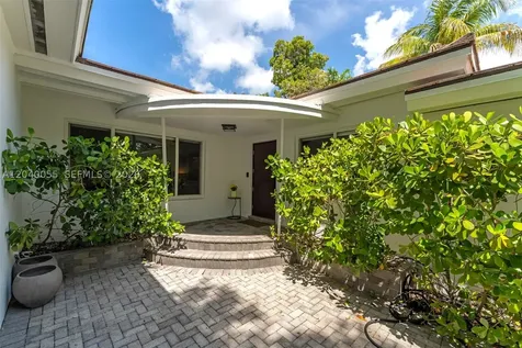 8 Pinta Road Miami FL 33133