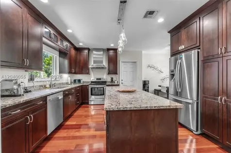 8 Pinta Road Miami FL 33133