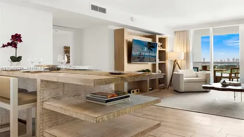 102 24 Miami Beach FL 33139