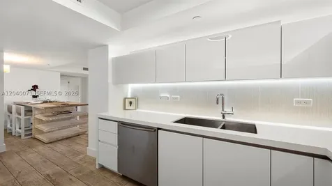 102 24 Miami Beach FL 33139