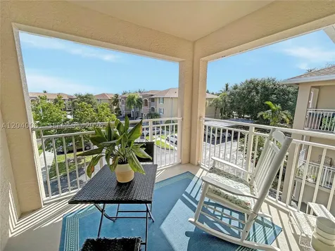 6458 Emerald Dunes Drive West Palm Beach FL 33411