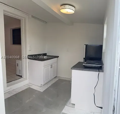5641 SW 39th Street West Park FL 33023