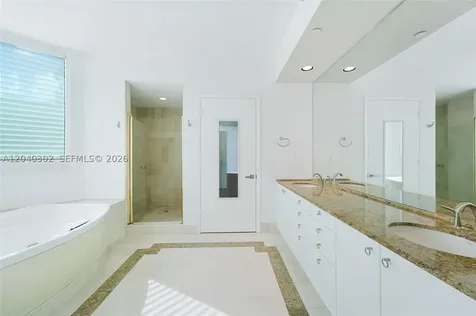 300 S Pointe Drive Miami Beach FL 33139
